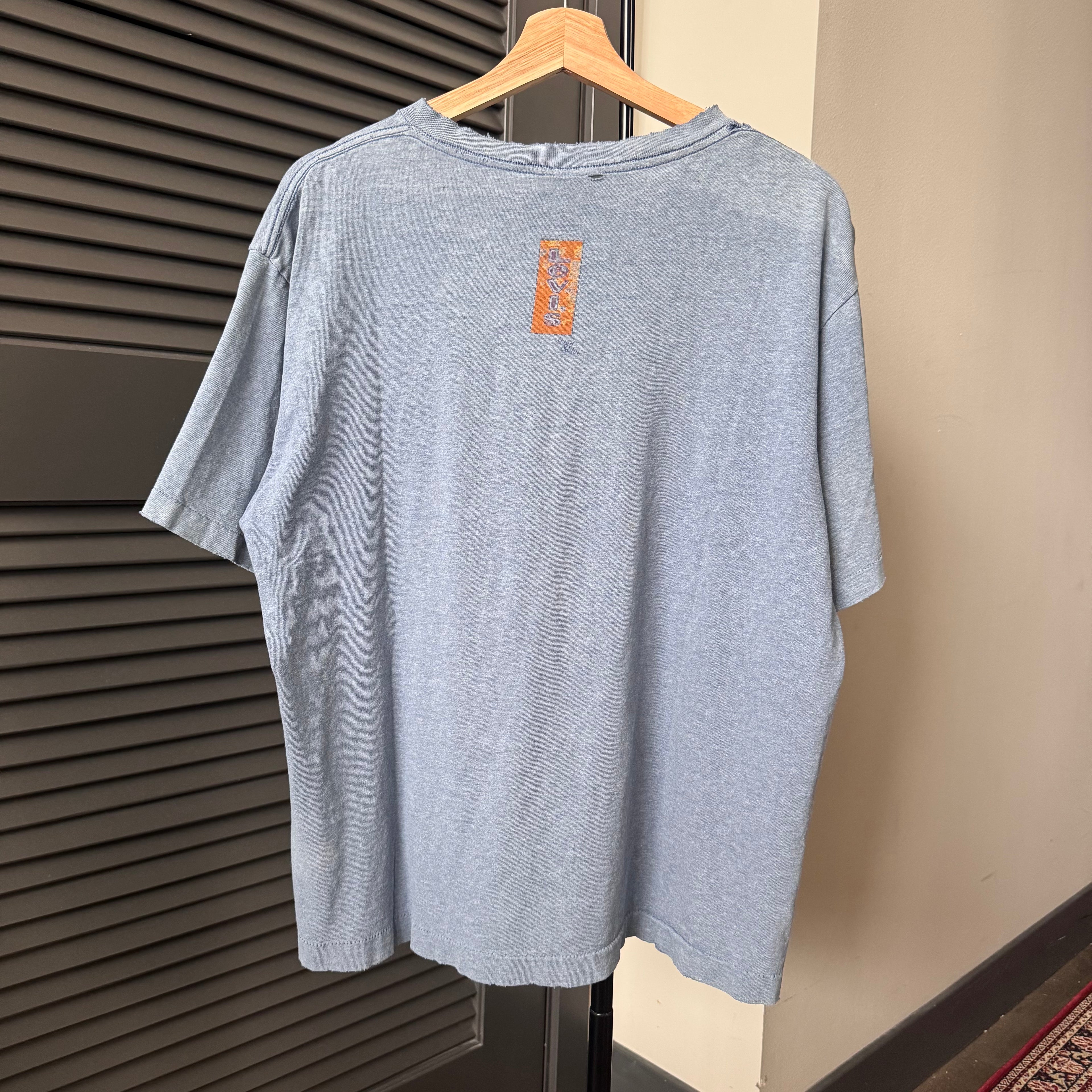 80s/90s Levis Tee (M/L)